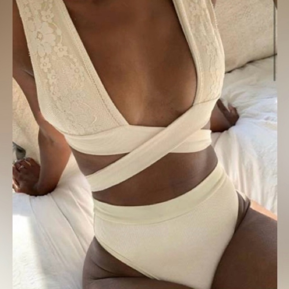 Elysiian Lace Detail bikini